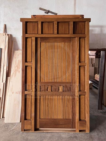 Puerta Exterior de Iroko con dos fijos